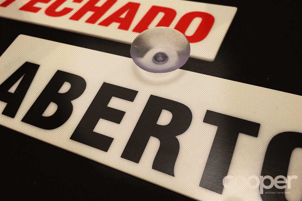 Placas diversas em acrílico