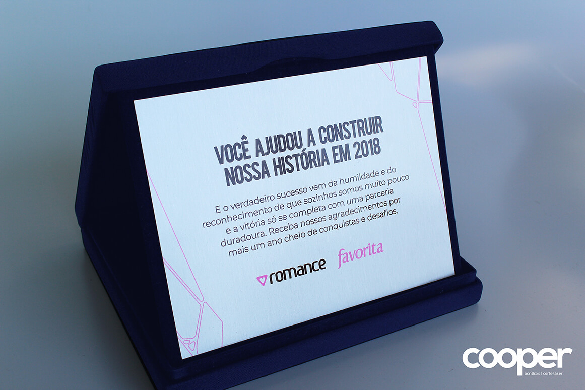 Troféu em acrílico colorido