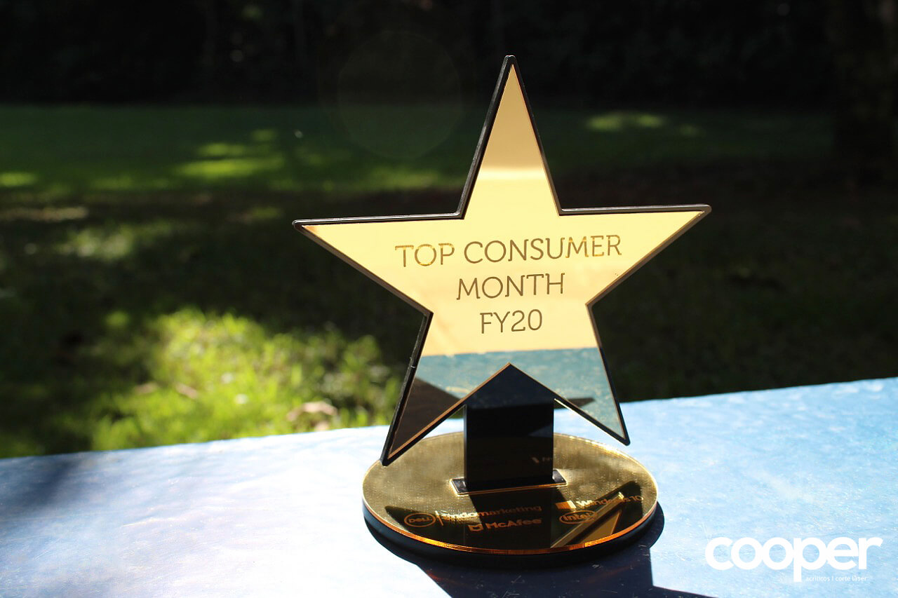 Troféu em acrílico colorido